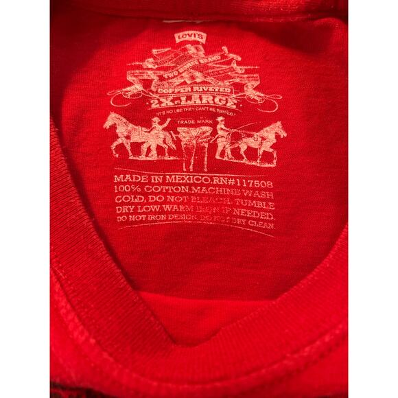 Levi's Distressed Batwing Logo T-shirt Red With Black Graphics Size XXL - Picture 2 of 4